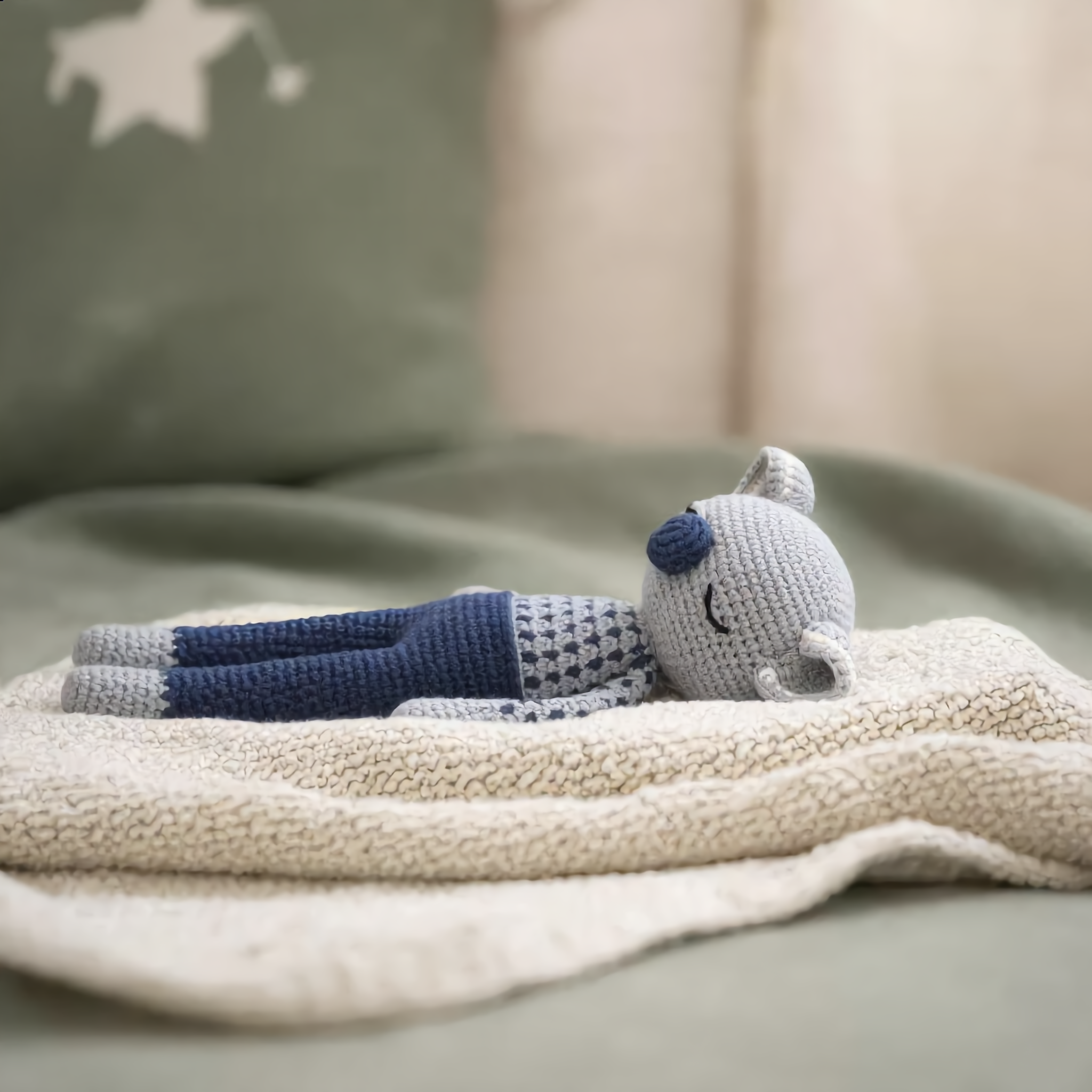 Coffret de naissance bébé Béalia 7 pièces — vue d'ensemble avec peluche koala en crochet